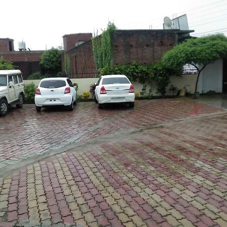 Hotel The Ideal Kushinagar Zewnętrze zdjęcie