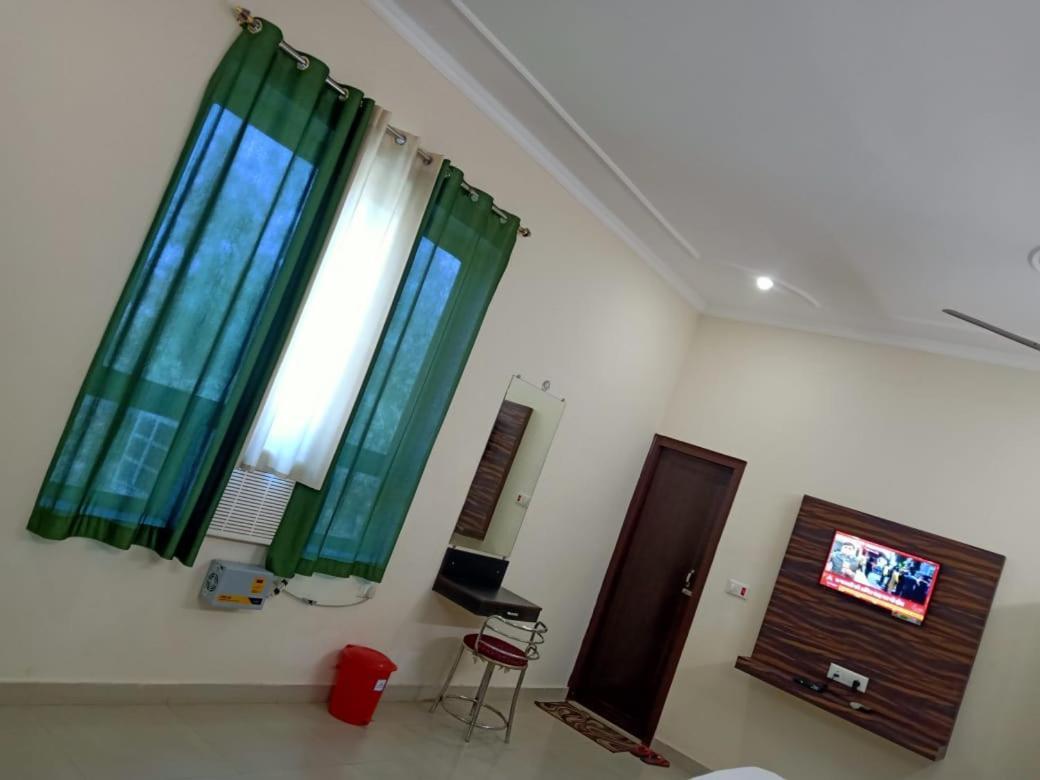 Hotel The Ideal Kushinagar Zewnętrze zdjęcie