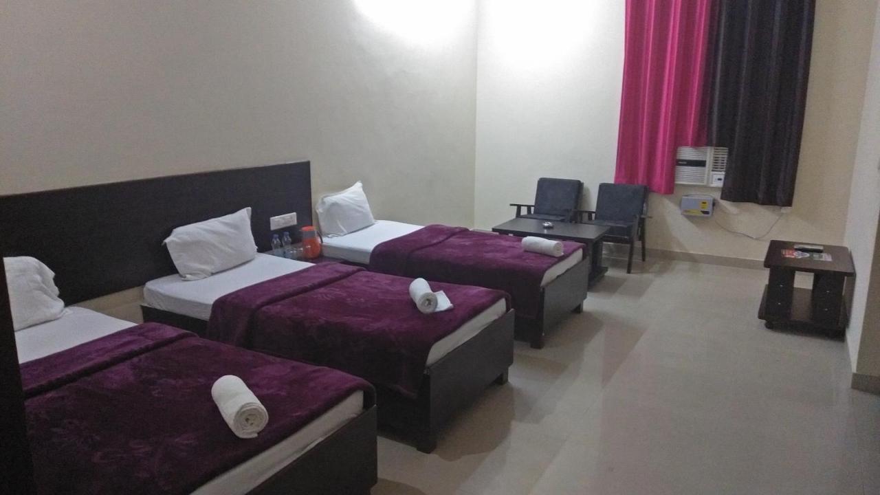 Hotel The Ideal Kushinagar Zewnętrze zdjęcie